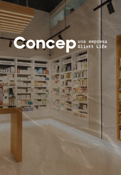 Interior de una farmacia con estanterías de madera y lineales de dermofarmacia con el logotipo de Concep, proyecto de KLOROFiLA