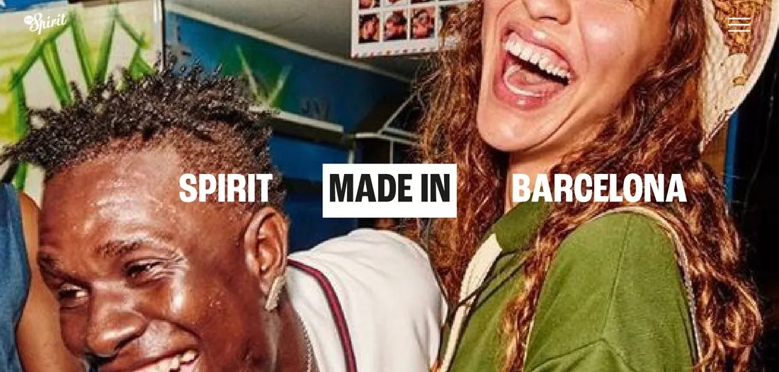 Propuesta 03: foto de gente riendo con el texto Spirit made in Barcelona en etiquetas.