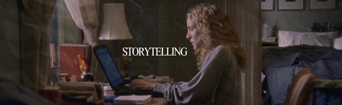 Qué es el storytelling y branding: ejemplo visual con Carrie Bradshaw escribiendo - Klorofila Marketing Vilanova i la Geltrú.